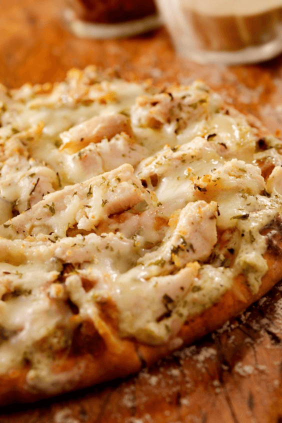 easy chicken alfredo pizza
